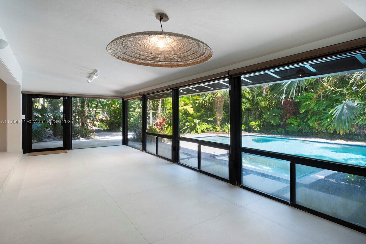 Foto principal - 1107 NE 118th St