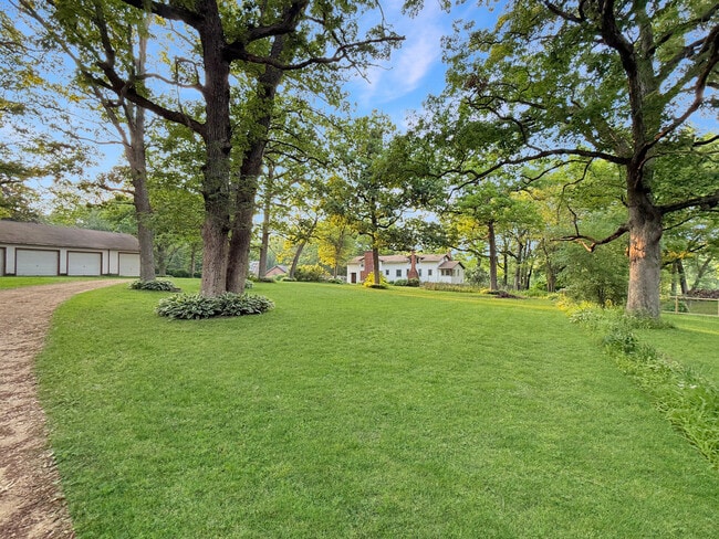 Foto del edificio - 9343 Shady Ln