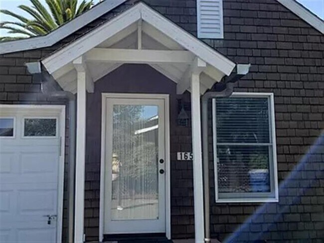 Foto del edificio - On the best side of St. Helena is this coz...