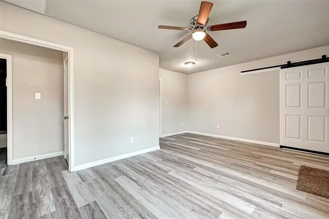 Foto del edificio - 515 Bluebonnet Dr