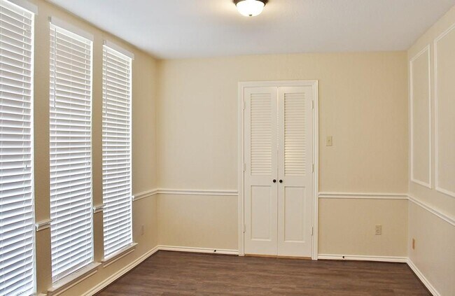 Building Photo - 518 Jeff Grimes Blvd