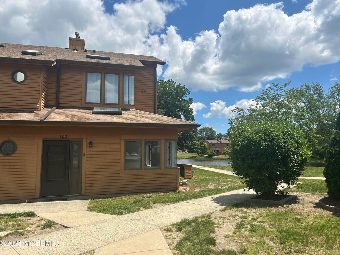 Primary Photo - 102 Northrup Dr