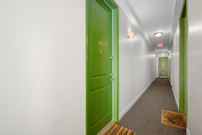 Foto del edificio - 6938 Laurel Canyon Blvd