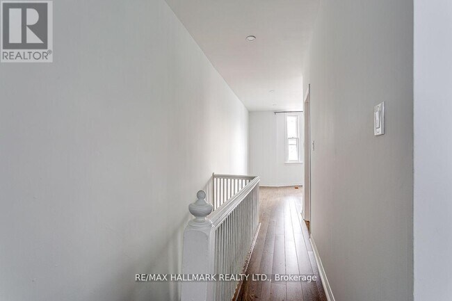 Photo du bâtiment - 48 Strathcona Ave