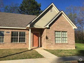 Building Photo - 115 Pinebrook Pl