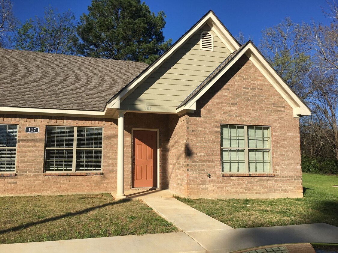 Foto principal - 115 Pinebrook Pl