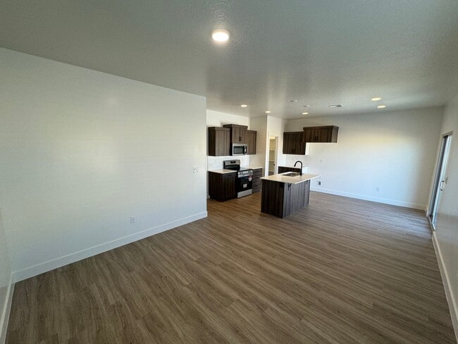 Building Photo - Beautiful FOUR Bedroom Home!