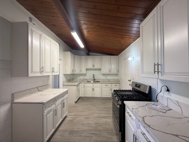 Foto del edificio - Palmdale 4 bedroom + 2 Bathroom