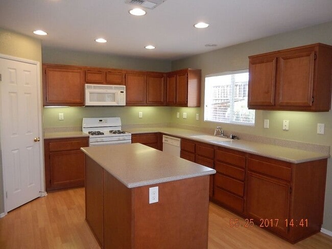 Building Photo - 37965 Encanto Rd