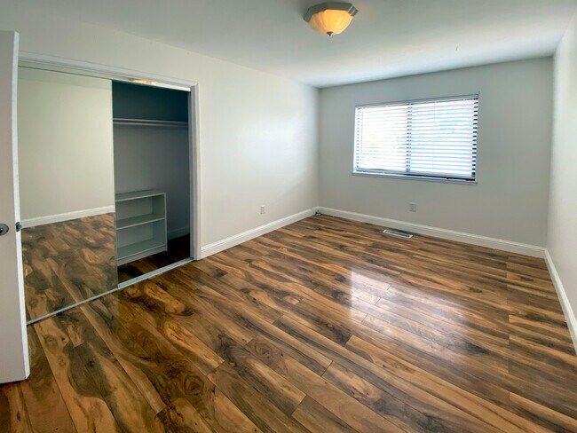 Foto del edificio - 23173 Lone Pine Dr