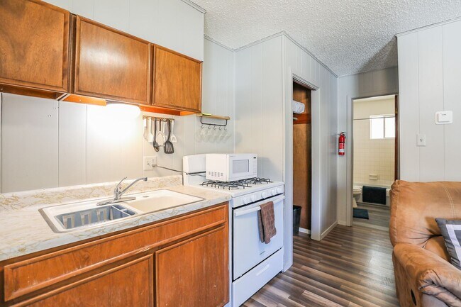 Foto del edificio - Cozy One Bedroom One Bath Retreat -  FURNISHED OR UNFURNISHED