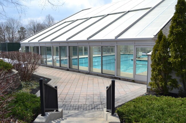 Building Photo - 26 Silverwoods Dr