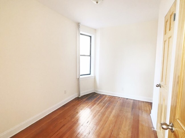 Building Photo - 1505 Saint Nicholas Ave