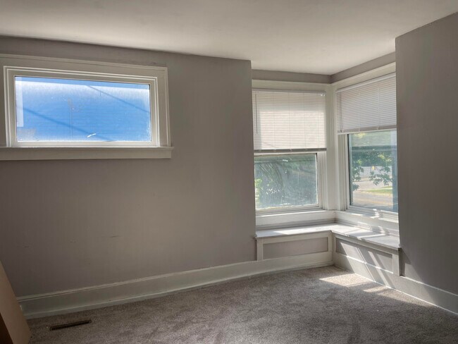 Foto del edificio - 846 Wealthy St SE