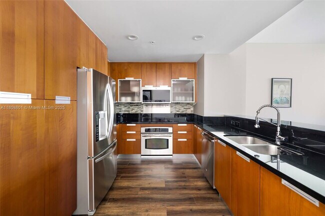 Foto del edificio - 7901 Hispanola Ave