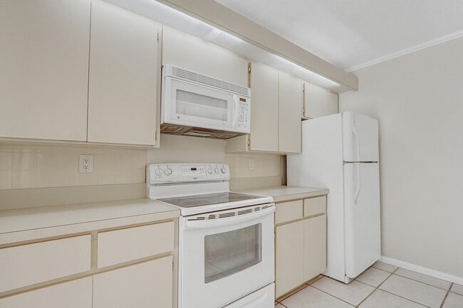 Building Photo - 3026 30th Ct