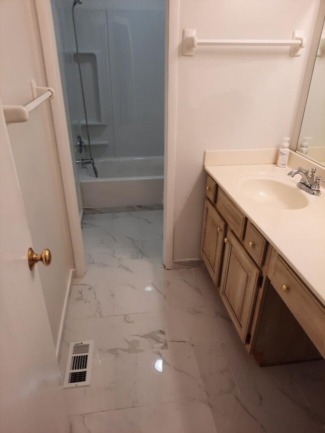 Bathroom - 5576 Sullivant Ave