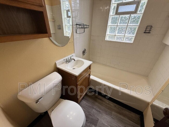 Foto del edificio - 2441 Dr. William Finlayson St