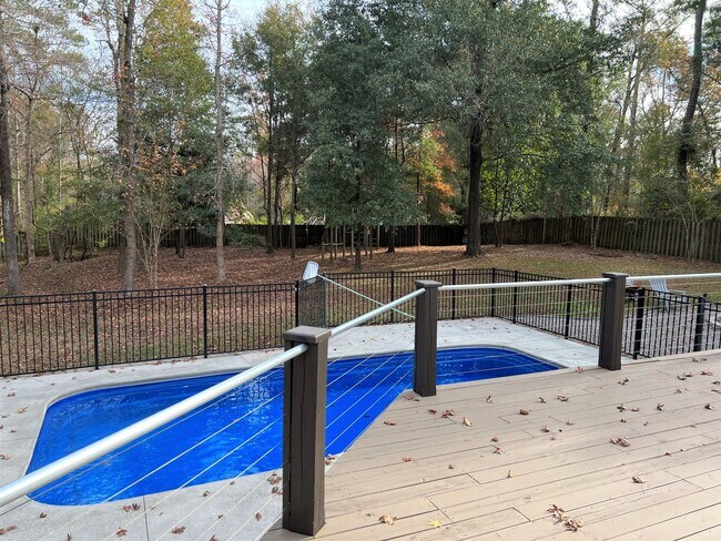 Foto del edificio - CASTLE LAKES - HOME W/ POOL