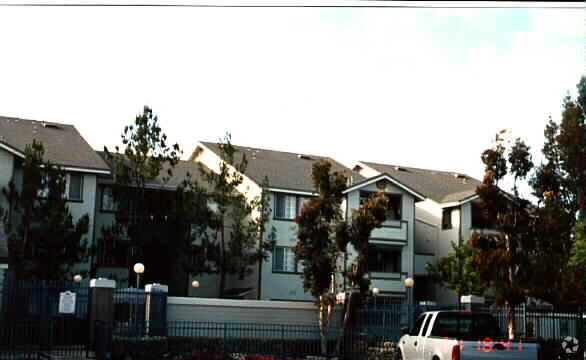 Building Photo - Chelsea Court Apartments