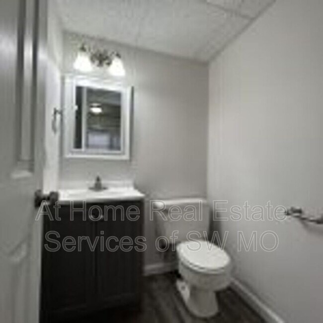 Foto del edificio - 3351 E Linwood St