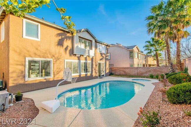 Building Photo - Stunning Summerlin 5 bedroom with a pool!