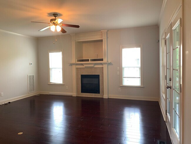 Building Photo - Expansive Residence, Main Level Primary Be...