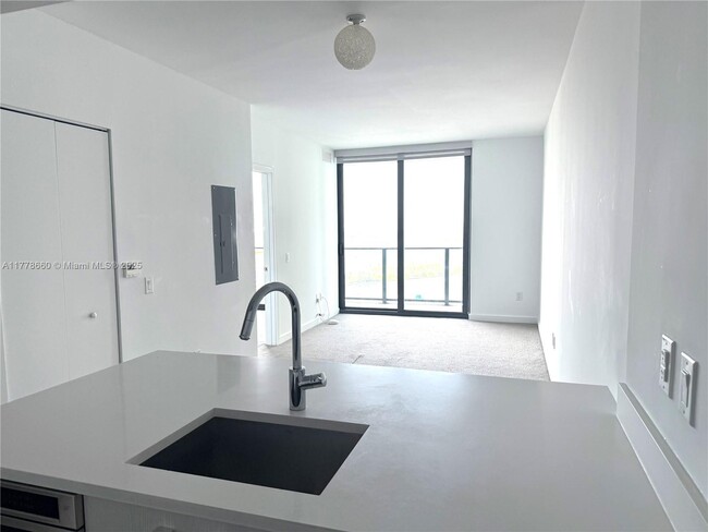 Foto del edificio - 501 NE 31st St