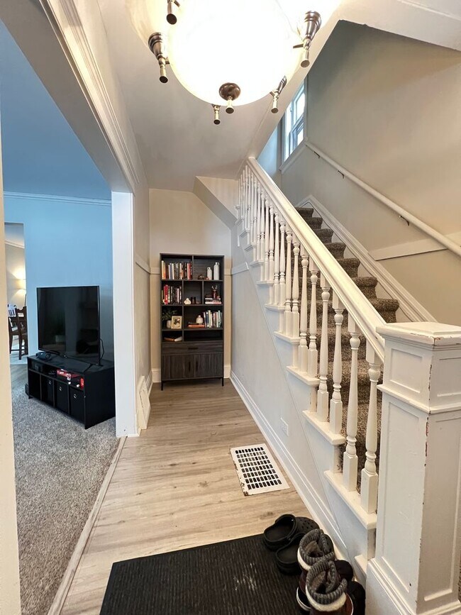 Foto del edificio - AVAILABLE JUNE 2026 - Renovated 3 Bed 1 Bath Home in East Duluth