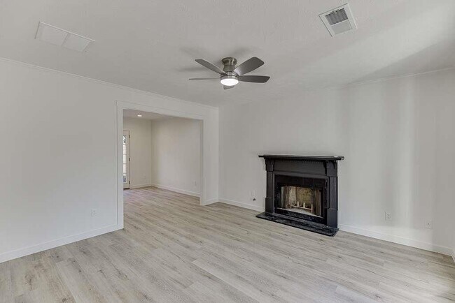 Foto del edificio - 1225 Shelton Way