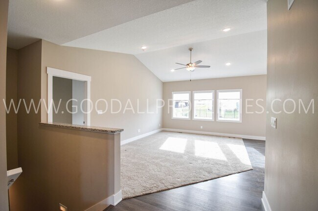 Foto del edificio - Clive 4 BR Ranch with a Finished lower level.