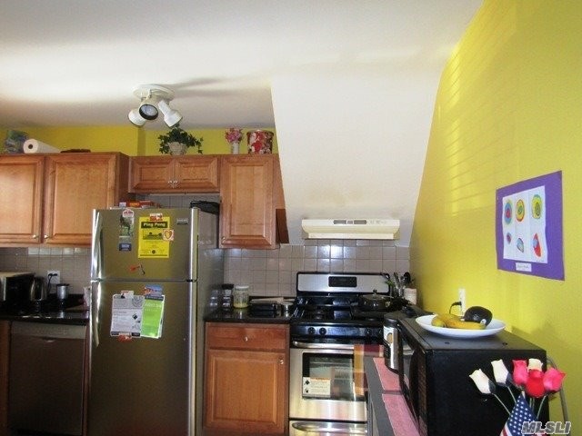Building Photo - 82-67 Langdale St
