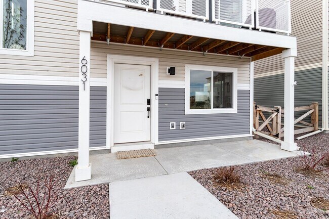 Foto del edificio - Stylish Three-Level Home in Banning Lewis Ranch!!