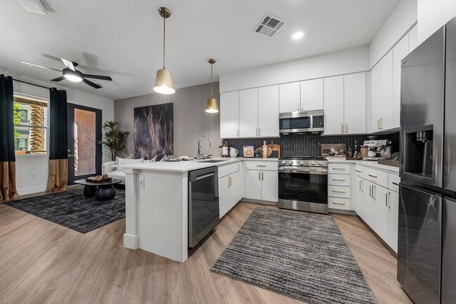 Building Photo - Aura Uptown