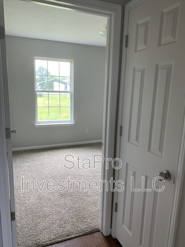 Building Photo - 110 Village Pl
