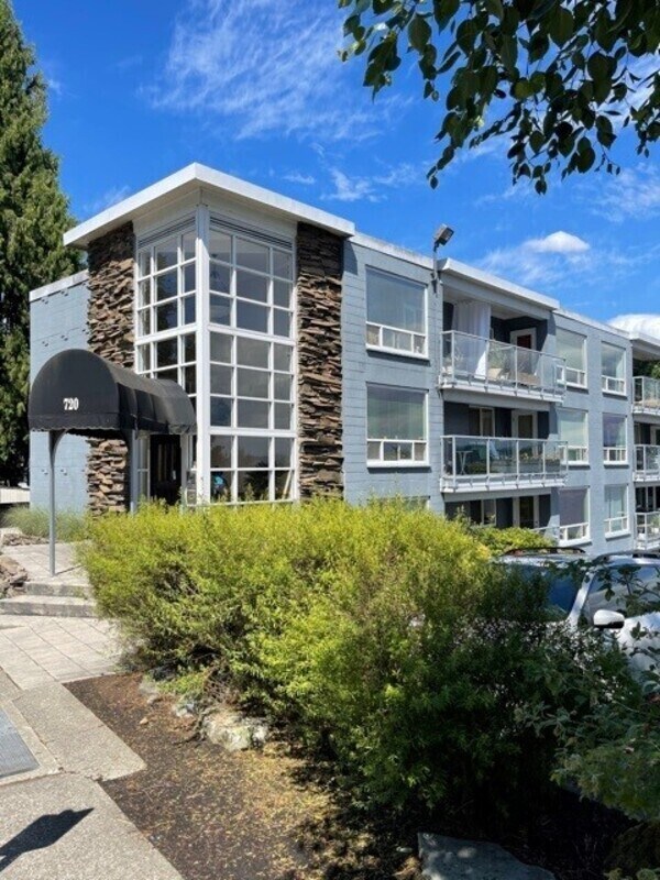 Primary Photo - 720 Lakeside Ave S