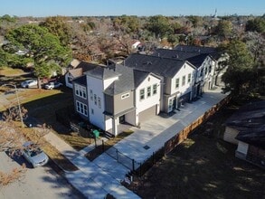 Building Photo - 4924 Winnetka St