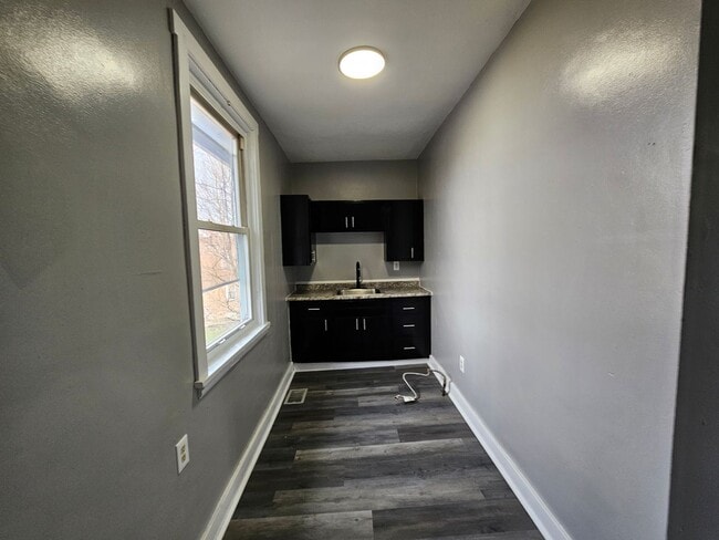 Foto del edificio - Newl updated 2 bedroom 1 bath located in Carrick!