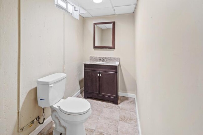 Foto del edificio - 15726 Poplar St