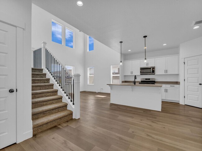 Building Photo - Open and Bright 3 Bedroom 2.5 Bath Townhome in Lehi!
