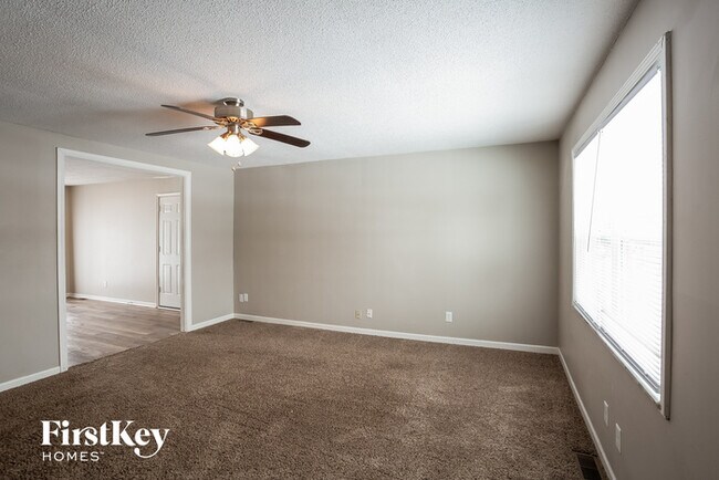 Building Photo - 439 Fox Cir