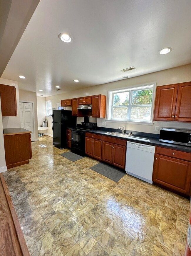 Photo - Rambler in the Town of La Plata House