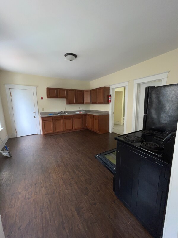 Building Photo - 23 Van Derveer St
