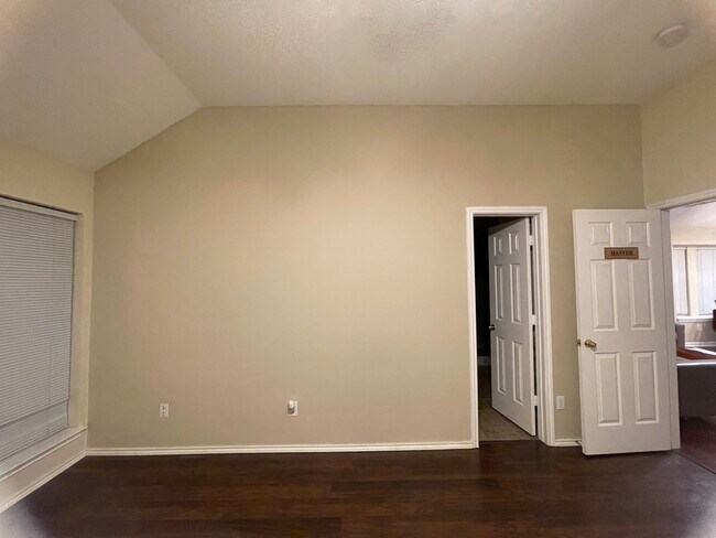 Foto del edificio - 2420 Creek Crossing Ct