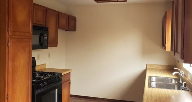 Kitchen - 4341 Howard Ave