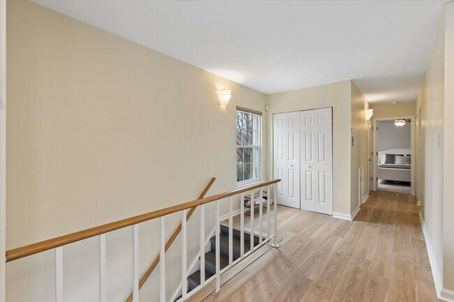 Foto del edificio - Bright & Renovated 1B/1B Condo with Pool, Tennis, & Chester Valley Trail Access – Old Forge Crossing