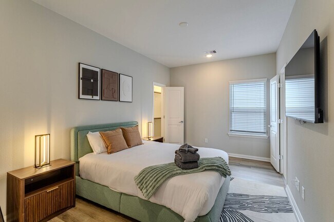 Foto del edificio - 8120 Esther Acres Ln