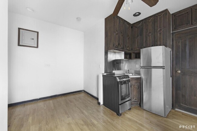 Foto del edificio - 413 E 12th St