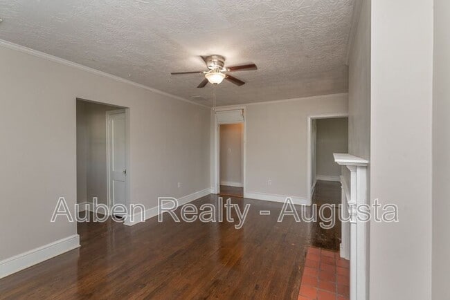 Foto del edificio - 2207 Montclair St