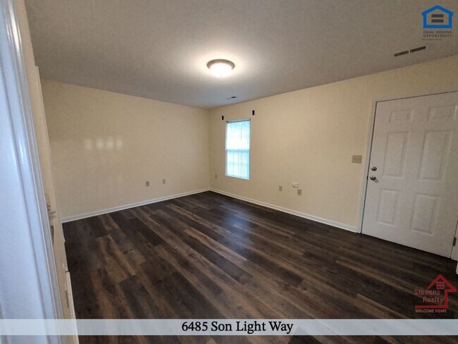 Foto del edificio - 6485 Son Light Way